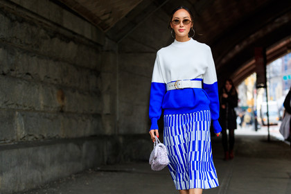 blue skirt, blue sweater, chanel handbag, graphic skirt, leather bag, leather belt, printed skirt, printed sweater, sunglasses, tweed bag, white bag, white belt, white sweater, street style, jonathan paciullo, FW, frenchystyle, fashion week, NYFW, NEW YORK, AUTUMN WINTER 2018-2019, AW 18-19, FALL WINTER 2018-2019, FW 18-19, atmosphere details, horizontal, detail, Chriselle Lim