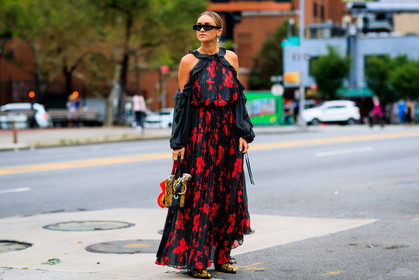 animal print, black dress, chloé, cold shoulders, floral, flowers, graphic bag, graphic dress, leather bag, leather shoes, nina suess, pleated dress, printed bag, printed dress, snake print, sunglasses, yellow bag, yellow boots, fashion week, frenchystyle, FW, jonathan paciullo, street style, NYFW, NEW YORK, SPRING SUMMER 2019, SS 19, atmosphere details, horizontal, detail