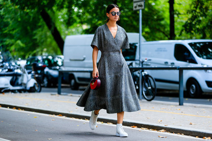 atmosphere details, fashion week, frenchystyle, full length, FW, grey dress, horizontal, jonathan paciullo, leather bag, leather shoes, leather sneakers, MFW, MILAN, red bag, SPRING SUMMER 2017, SS 17, street style, sunglasses, white sneakers, zina charkoplia