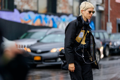 black bag, black jacket, black pants, down jacket, embroidered jacket, headphones, leather bag, rain jacket, sunglasses, trousers, street style, jonathan paciullo, FW, frenchystyle, fashion week, NYFW, NEW YORK, AUTUMN WINTER 2018-2019, AW 18-19, FALL WINTER 2018-2019, FW 18-19, atmosphere details, horizontal, detail