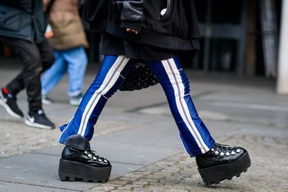 black boots, black jacket, black shoes, blue pants, high heels, leather shoes, trousers, wedges, fashion week, frenchystyle, FW, jonathan paciullo, street style, PFW, PARIS, SPRING SUMMER 2017, SS 17, HAUTE COUTURE, atmosphere details, detail, horizontal