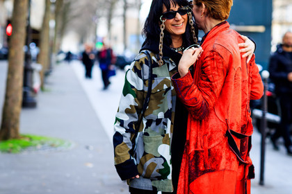 atmosphere details, AUTUMN WINTER 2017-2018, AW 17-18, detail, FALL WINTER 2017-2018, fashion week, frenchystyle, FW, FW 17-18, horizontal, jonathan paciullo, PARIS, PFW, red coat, street style, sunglasses, velvet, vêtements