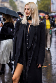 black coat, black dress, black monochrome, black scarf, chanel look, coat, monochrome, pearls necklace, scarf, short dress, Vittoria Ceretti, fashion week, frenchystyle, FW, jonathan paciullo, street style, PFW, PARIS, SPRING SUMMER 2022, SS 22, vertical, atmosphere details, model