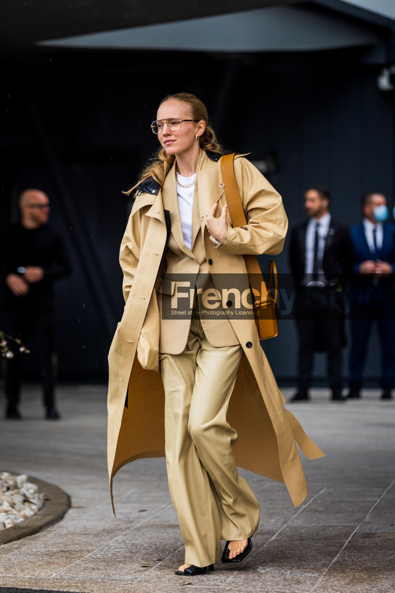 Alex Carl, bag, beige blazer, beige pants, beige trench, black sandals, blazer, camel bag, flare pants, glasses, leather bag, leather pants, pants, sandals, trench, white t-shirt, fashion week, frenchystyle, FW, jonathan paciullo, street style, PFW, PARIS, SPRING SUMMER 2022, SS 22, vertical, full length