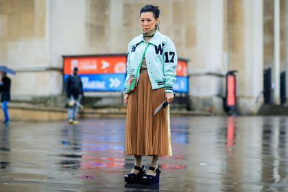 atmosphere details, AUTUMN WINTER 2017-2018, AW 17-18, balenciaga, beige skirt, black shoes, blue shoes, FALL WINTER 2017-2018, fashion week, frenchystyle, full length, FW, FW 17-18, graphic bag, green bag, green jacket, high heels, horizontal, jonathan paciullo, leather bag, leather shoes, PARIS, PFW, pleated skirt, printed bag, printed jacket, street style, striped bag, teddy jacket