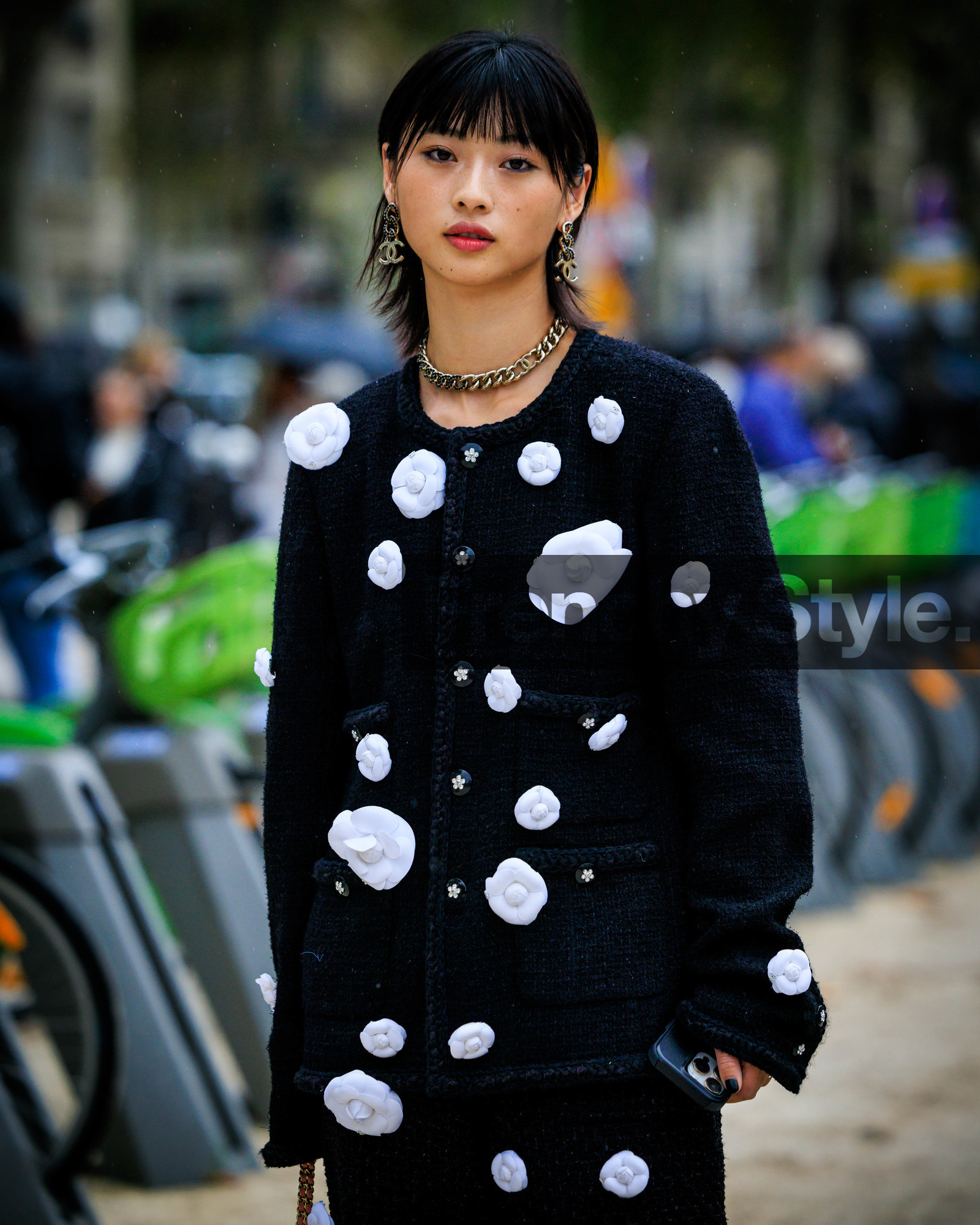 PARIS, PFW, fashion week, frenchystyle, FW, jonathan paciullo, street style, SPRING SUMMER 2024, SS 24, vertical, atmosphere details, detail