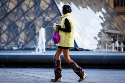 bag, black dress, boots, brown boots, dress, high boots, jacket, louis vuitton look, purple bag, sequins, sleeveless jacket, yellow jacket, fashion week, frenchystyle, FW, jonathan paciullo, street style, PFW, PARIS, SPRING SUMMER 2022, SS 22, horizontal, atmosphere details, full length