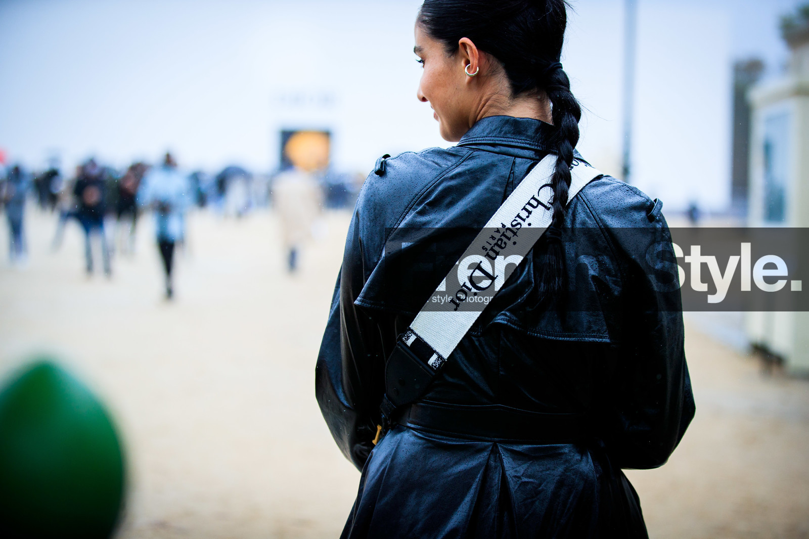 fiona zanetti, dior bag, dior strap bag, black leather jacket, belted jacket, crossbody bag, back details, bag detail, fashion week, frenchystyle, FW, jonathan paciullo, street style, PFW, PARIS, SPRING SUMMER 2021, SS 21, horizontal, atmosphere details, detail
