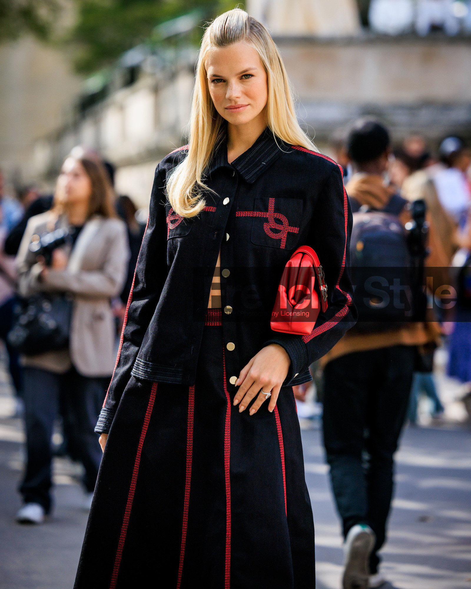 PARIS, PFW, fashion week, frenchystyle, FW, jonathan paciullo, street style, SPRING SUMMER 2024, SS 24, vertical, atmosphere details, detail