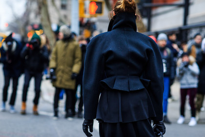 atmosphere details, AUTUMN WINTER 2016-2017, AW 16-17, black coat, black gloves, black skirt, detail, fashion week, frenchystyle, FW, FW 16-17, horizontal, jonathan paciullo, leather gloves, NEW YORK, NYFW, oversize, pleats, street style, tone on tone, total look black, woman, wool skirt