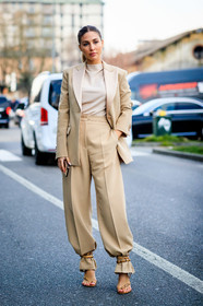 light beige pants, light beige jacket, light beige top, beige leather sandals, multi straps sandals, high heels sandals, tailored pants, drape top, fashion week, frenchystyle, FW, jonathan paciullo, street style, MFW, MILAN, AUTUMN WINTER 2020-2021, FALL WINTER 2020-2021, FW 20-21, vertical, full length