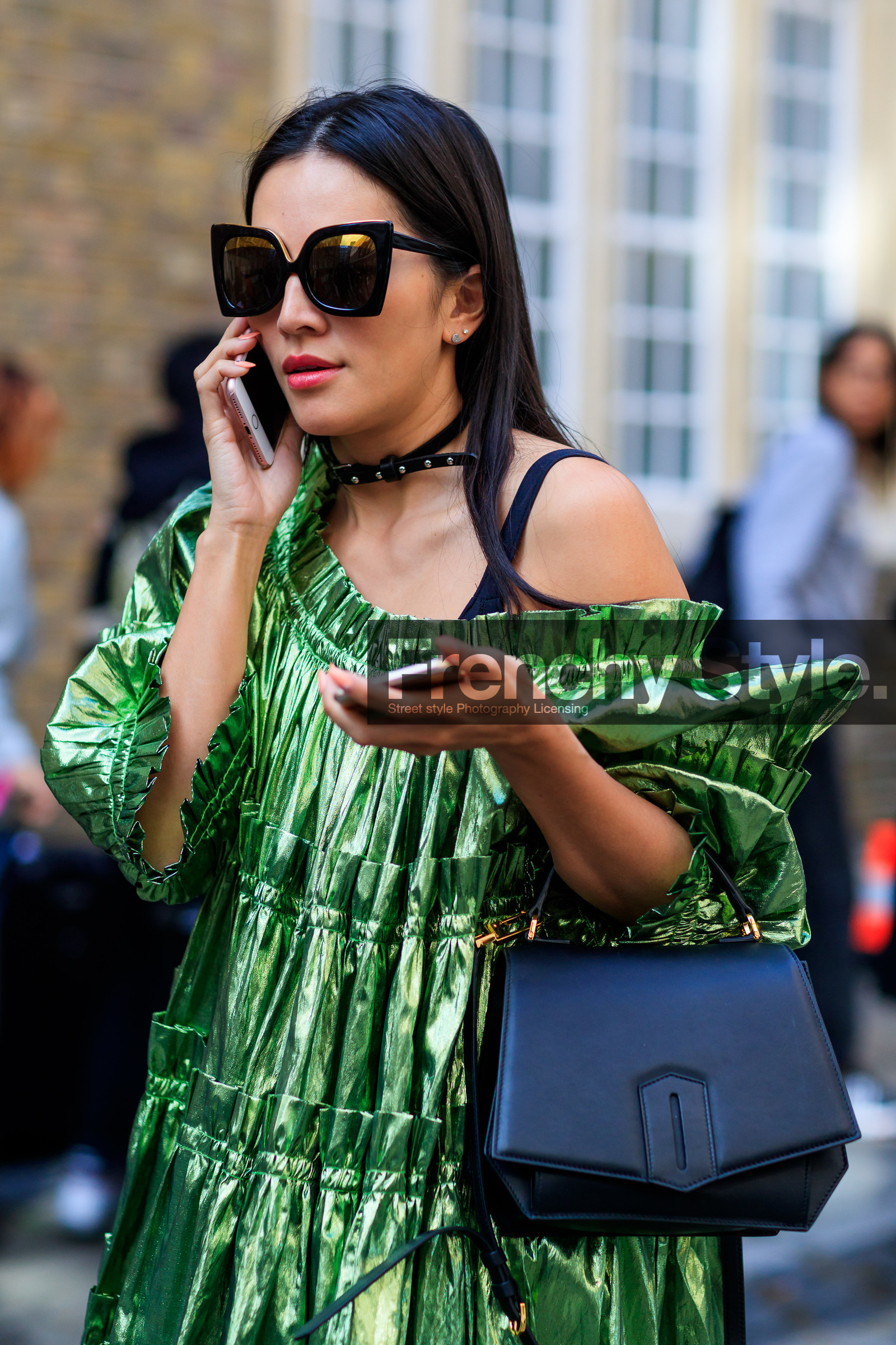atmosphere details, black bag, detail, fashion week, frenchystyle, FW, green dress, jonathan paciullo, leather bag, LFW, LONDON, metallic dress, ruffles, shiny dress, SPRING SUMMER 2018, SS 18, street style, tina leung, vertical