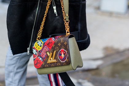 brown bag, graphic bag, leather bag, louis vuitton, monogram, multicolor bag, printed bag, street style, jonathan paciullo, FW, frenchystyle, fashion week, NYFW, NEW YORK, AUTUMN WINTER 2018-2019, AW 18-19, FALL WINTER 2018-2019, FW 18-19, atmosphere details, horizontal, detail