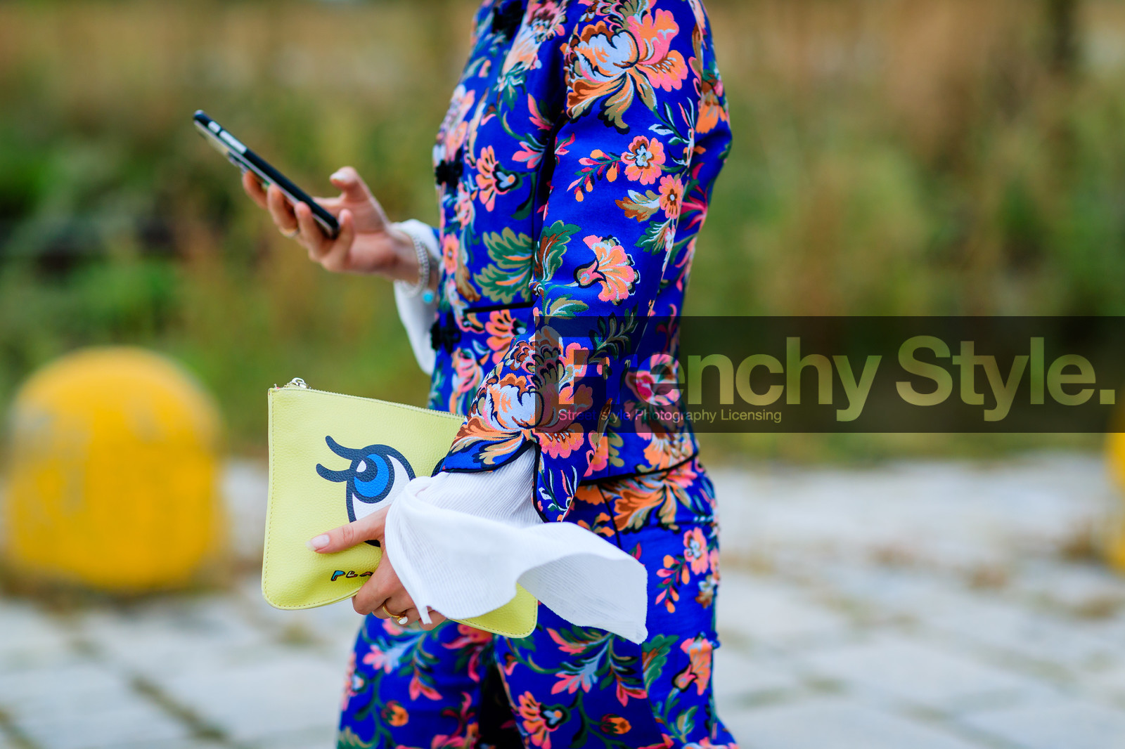atmosphere details, blazer, blue jacket, blue suit, detail, fashion week, floral, flower, frenchystyle, fun bag, FW, horizontal, jonathan paciullo, leather bag, MFW, MILAN, printed clutch, printed jacket, printed suit, SPRING SUMMER 2017, SS 17, street style, trousers, white shirt, yellow bag