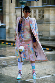 greene, light pink coat, light pink dress, light pink tie, checked coat, checked dress, checked tie, floral embroidered dress, multicolor coat, multicolor dress, white socks, white leather shoes, white leather bag, round shape bag, striped socks, light yellow leather bag, light green leather shoes, high heels shoes, sharp end shoes, mid long dress, round shape sunglasses, gucci sunglasses, thom browne coat, thom browne dress, thom browne look, thom browne bag, thom browne shoes, thom browne tie, fashion week, frenchystyle, FW, jonathan paciullo, street style, PFW, PARIS, vertical, full length