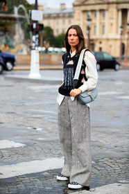alice barbier, black pullover, striped pullover, sleeveless pullover, white shirt, striped shirt, dior bag, dior pullover, dior shirt, dior strap bag, dior pants, dior total look, dior shoes, grey pants, checked pants, plaid pants, loose pants, shoulder bag, logo strap bag, monogrammed shoes, monogrammed sneakers, grey sneakers, grey shoes, fashion week, frenchystyle, FW, jonathan paciullo, street style, PFW, PARIS, SPRING SUMMER 2021, SS 21, vertical, full length