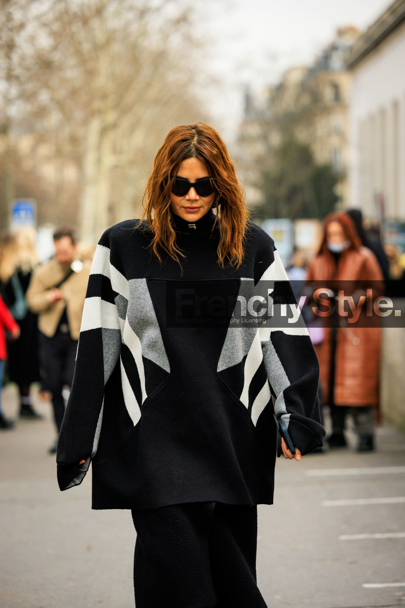 black sunglasses, knitted look, black skirt, stripes jumper, black jumper, knitwear, winter look, ginger hair, orange hair, Christine Centenera, fashion week, frenchystyle, FW, jonathan paciullo, street style, AUTUMN WINTER 2022-2023, FALL WINTER 2022_2023, FW 22-23, PFW, PARIS, vertical, detail