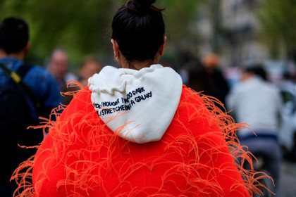 dana hourani, orange coat, white hoodie, letter embroidered pullover, valentino look, feather details, feather details coat, back details, PARIS, PFW, SPRING SUMMER 2020, SS 20, fashion week, frenchystyle, FW, jonathan paciullo, street style, horizontal, atmosphere details, detail
