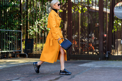 black bag, black shoes, black turtleneck, caro daur, earrings, leather bag, leather shoes, prada, sunglasses, trench coat, yellow coat, MILAN, MFW, fashion week, frenchystyle, FW, jonathan paciullo, street style, AUTUMN WINTER 2019-2020, AW 19-20, FALL WINTER 2019-2020, FW 19-20, atmosphere details, detail, horizontal