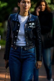 black jacket, blue denim, blue jean, Clara Cornet, courreges jacket, denim, jacket, jean, leather jacket, white top, street style, jonathan paciullo, FW, frenchystyle, fashion week, PFW, PARIS, SPRING SUMMER 2022, SS 22, vertical, atmosphere details