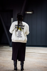 back, back detail, beanie, black beanie, black boots, black skirt, boots, jacket, printed jacket, quotes, skirt, white jacket, PARIS, PFW, fashion week, frenchystyle, FW, jonathan paciullo, street style, SPRING SUMMER 2022, SS 22, vertical, atmosphere details