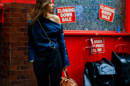 asymetric, atmosphere details, black pants, blue shirt, brown bag, detail, fashion week, frenchystyle, FW, horizontal, jonathan paciullo, leather bag, LFW, loewe, LONDON, one shoulder, SPRING SUMMER 2017, SS 17, street style, trousers, woman