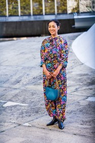 bag, black boots, blue bag, blue jumpsuit, boots, color, floral print, flower, gold chain, jumpsuit, pink jumpsuit, print, printed jumpsuit, stella mccartney bag, yellow jumpsuit, fashion week, frenchystyle, FW, jonathan paciullo, street style, PFW, PARIS, SPRING SUMMER 2022, SS 22, vertical, full length
