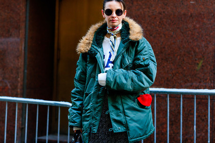 atmosphere details, AUTUMN WINTER 2017-2018, AW 17-18, beige scarf, Clara Racz, detail, FALL WINTER 2017-2018, fashion week, frenchystyle, fur collar, FW, FW 17-18, green jacket, hood, horizontal, jonathan paciullo, NEW YORK, NYFW, street style, sunglasses, white t shirt