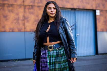 belt, black belt, black coat, black crop top, coat, crop top, green skirt, leather coat, Paloma Elsesser, print, printed skirt, purple skirt, skirt, tartan print, street style, jonathan paciullo, FW, frenchystyle, fashion week, PFW, PARIS, SPRING SUMMER 2022, SS 22, horizontal, atmosphere details, model