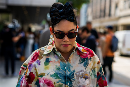 sunglasses, print, shirt, earrings, fashion week, frenchystyle, FW, jonathan paciullo, street style, SPRING SUMMER 2022, SS 22, LFW, LONDON, horizontal, atmosphere details, detail