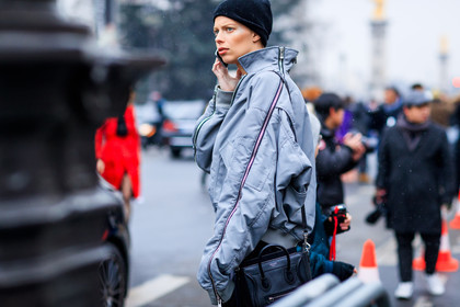 black bag, black beanie, bomber jacket, céline, grey jacket, leather bag, zip, fashion week, frenchystyle, FW, jonathan paciullo, street style, PFW, PARIS, SPRING SUMMER 2017, SS 17, HAUTE COUTURE, atmosphere details, detail, horizontal, lexi boling, model