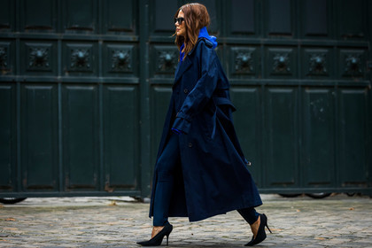 black heels, black pants, black sunglasses, blue hoodie, Christine Centenera, electric blue hoodie, heels, hoodie, navy trenchcoat, pants, split pants, sunglasses, trenchcoat, street style, jonathan paciullo, FW, frenchystyle, fashion week, PFW, PARIS, SPRING SUMMER 2022, SS 22, horizontal, atmosphere details, full length