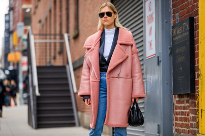 black bag, black jacket, blazer, blue denim, denim pants, jeans, leather bag, pink coat, printed shoes, sunglasses, trousers, turtleneck sweater, white boots, white sweater, street style, jonathan paciullo, FW, frenchystyle, fashion week, NYFW, NEW YORK, AUTUMN WINTER 2018-2019, AW 18-19, FALL WINTER 2018-2019, FW 18-19, atmosphere details, horizontal, detail, linda tol