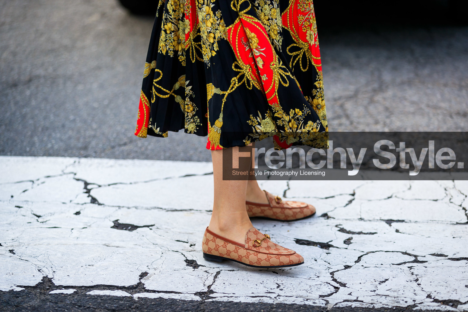 beige shoes, black skirt, graphic skirt, gucci, leather shoes, loafers, printed skirt, yuwei zhangzou, fashion week, frenchystyle, FW, jonathan paciullo, street style, MFW, MILAN, AUTUMN WINTER 2019-2020, AW 19-20, FALL WINTER 2019-2020, FW 19-20, atmosphere details, detail, horizontal