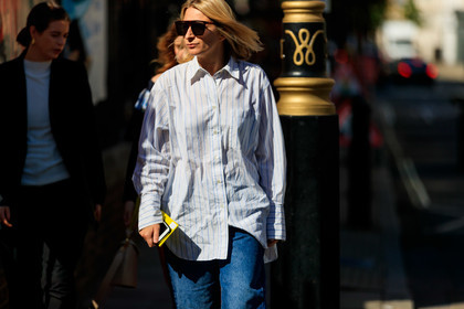 striped shirt, oversize shirt, white shirt, brown scale sunglasses, future shape sunglasses, denim, blue jeans, fashion week, frenchystyle, FW, jonathan paciullo, street style, atmosphere details, horizontal, detail