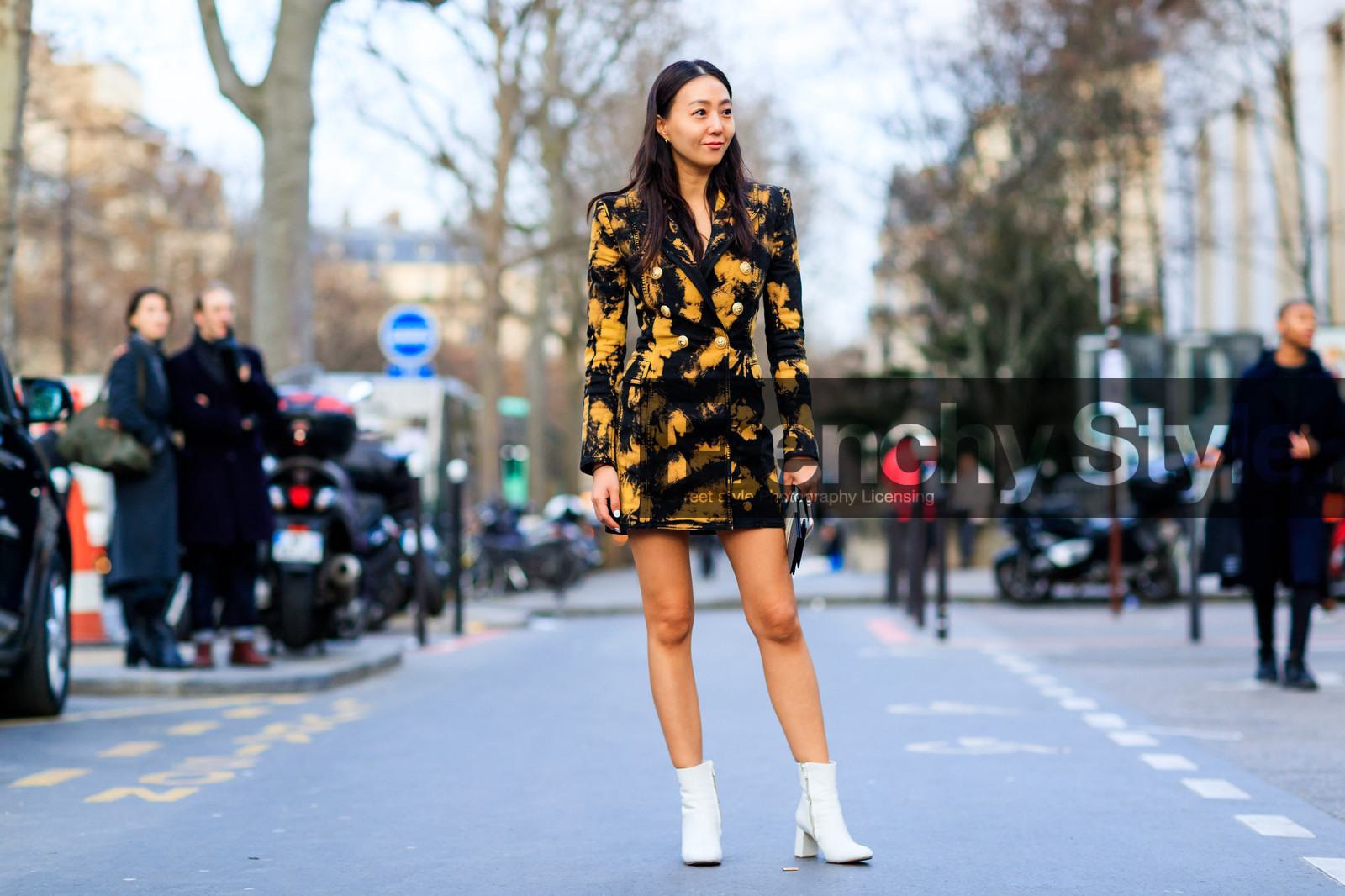 atmosphere details, AUTUMN WINTER 2017-2018, AW 17-18, black dress, FALL WINTER 2017-2018, fashion week, frenchystyle, full length, FW, FW 17-18, high heels, horizontal, jonathan paciullo, leather bag, leather shoes, PARIS, PFW, street style, tie & die, white boots, yellow
