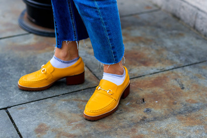 atmosphere details, blue denim, denim pants, detail, fashion week, frenchystyle, FW, gucci, horizontal, jeans, jonathan paciullo, leather shoes, LFW, LONDON, SPRING SUMMER 2018, SS 18, street style, trousers, yellow shoes