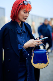 amalie gassmann, navy blue coat, navy blue leather bag, navy blue shirt, straw bag, pucci bag, hand bag, red hair, dyed hair, valentino sunglasses, strassed sunglasses, square shape glasses, bag detail, fashion week, frenchystyle, FW, jonathan paciullo, street style, MFW, MILAN, AUTUMN WINTER 2020-2021, FALL WINTER 2020-2021, FW 20-21, vertical, atmosphere details, detail