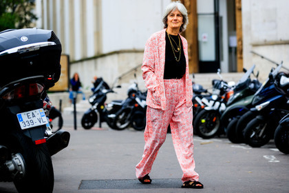 pink jacket, pink pants, pink suits, floral printed jacket, floral printed pants, floral printed suits, golden necklace, long necklace, stone necklace, black sandals, rope sandals, flat sandals, nomadic state of mind sandals, loose pants, medal necklace, sophie fontanel, fashion week, frenchystyle, FW, jonathan paciullo, street style, PFW, PARIS, SPRING SUMMER 2022, SS 22, horizontal, atmosphere details, full length