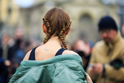 atmosphere details, AUTUMN WINTER 2016-2017, AW 16-17, back detail, black tank top, bomber jacket, braids, detail, FALL WINTER 2016-2017, fashion week, frenchystyle, FW, FW 16-17, green jacket, horizontal, jonathan paciullo, kaki jacket, LFW, LONDON, MENSWEAR, street style, tattoos