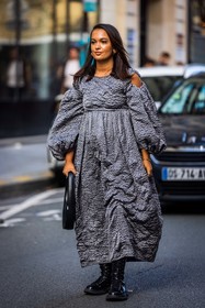 bag, ballon sleeves, black boots, boots, dots, dress, grey dress, leather bag, Oumayma Elboumeshouli, oversize dress, print, printed dress, street style, jonathan paciullo, FW, frenchystyle, fashion week, PFW, PARIS, SPRING SUMMER 2022, SS 22, vertical, full length