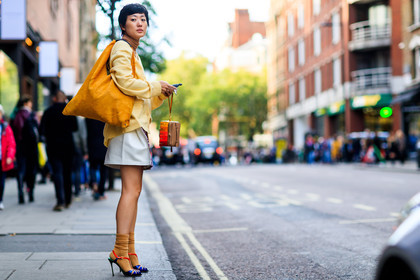 atmosphere details, blue shoes, brown socks, fashion week, frenchystyle, full length, FW, graphic bag, graphic shoes, high heels, horizontal, jonathan paciullo, leather bag, leather shoes, LFW, LONDON, orange bag, red bag, SPRING SUMMER 2018, SS 18, street style, yellow bag, yellow sweater