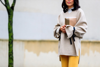 atmosphere details, AUTUMN WINTER 2017-2018, AW 17-18, beige sweater, detail, FALL WINTER 2017-2018, fashion week, frenchystyle, FW, FW 17-18, horizontal, jonathan paciullo, leather bag, PARIS, PFW, street style, trousers, yellow pants