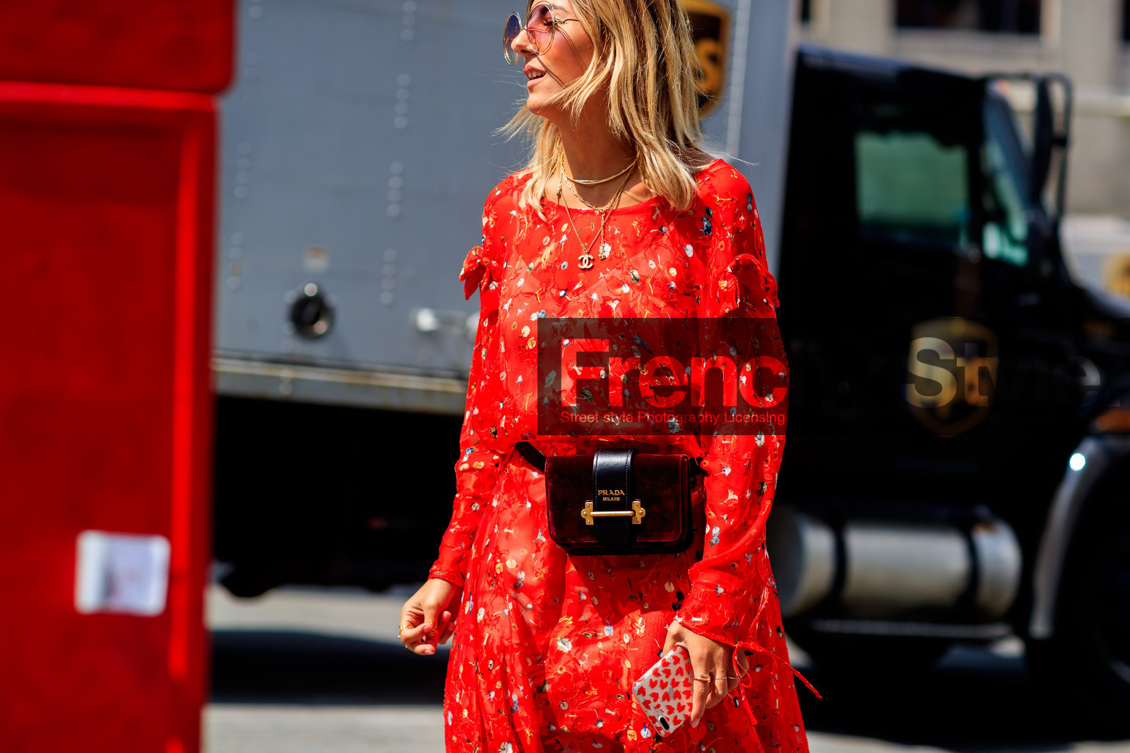 atmosphere details, detail, fanny pack, fashion week, frenchystyle, FW, horizontal, jonathan paciullo, NEW YORK, NYFW, prada, red bag, red dress, SPRING SUMMER 2018, SS 18, street style, sunglasses, velvet