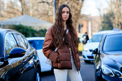 brown jacket, down jacket, erika boldrin, trousers, white pants, MILAN, MFW, fashion week, frenchystyle, FW, jonathan paciullo, street style, AUTUMN WINTER 2019-2020, AW 19-20, FALL WINTER 2019-2020, FW 19-20, atmosphere details, detail, horizontal