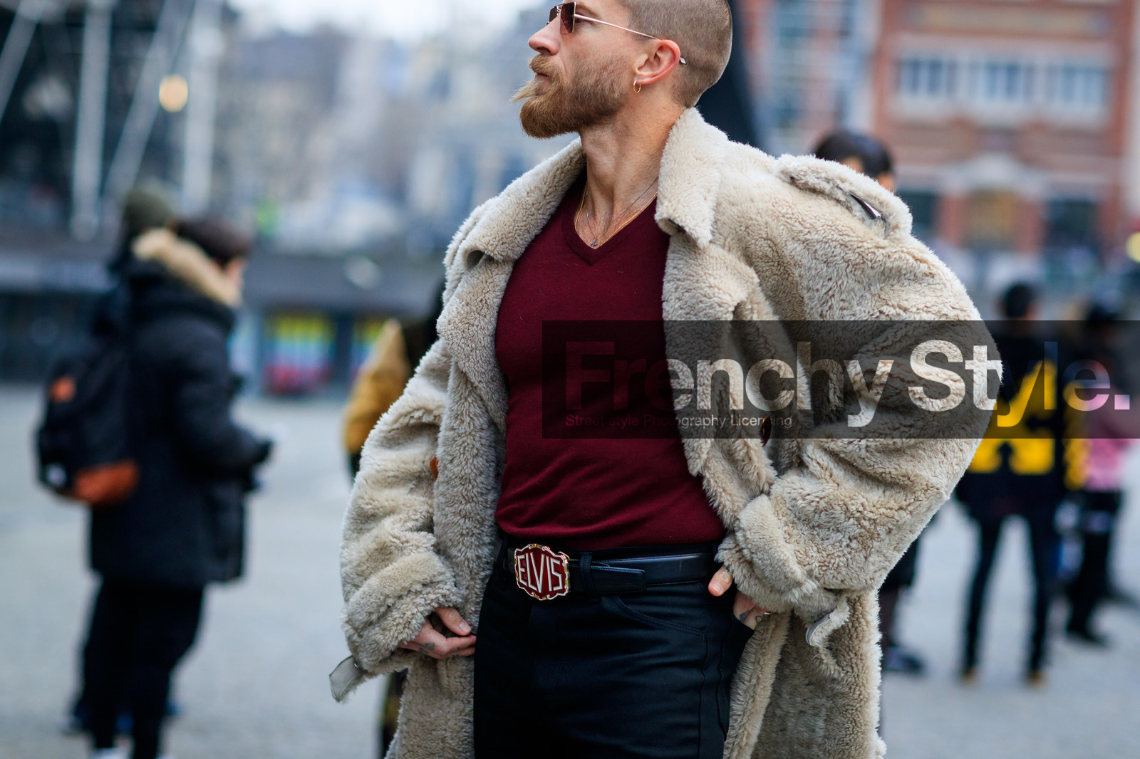 beige coat, beige fur, belt, black denim, bordeaux, burgundy, denim pants, Fur coat, jeans, red t shirt, sunglasses, trousers, fashion week, frenchystyle, FW, jonathan paciullo, street style, PFW, PARIS, SPRING SUMMER 2017, SS 17, HAUTE COUTURE, atmosphere details, detail, horizontal, justin o'shea