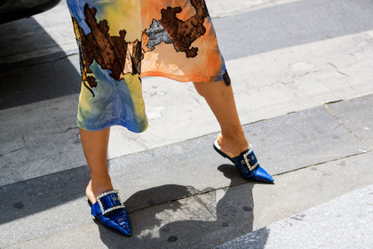 blue shoes, graphic dress, lace dress, leather shoes, printed dress, tie & die, fashion week, frenchystyle, FW, jonathan paciullo, street style, PFW, PARIS, atmosphere details, horizontal, detail, AUTUMN WINTER 2018-2019, FALL WINTER 2018-2019, FW 18-19