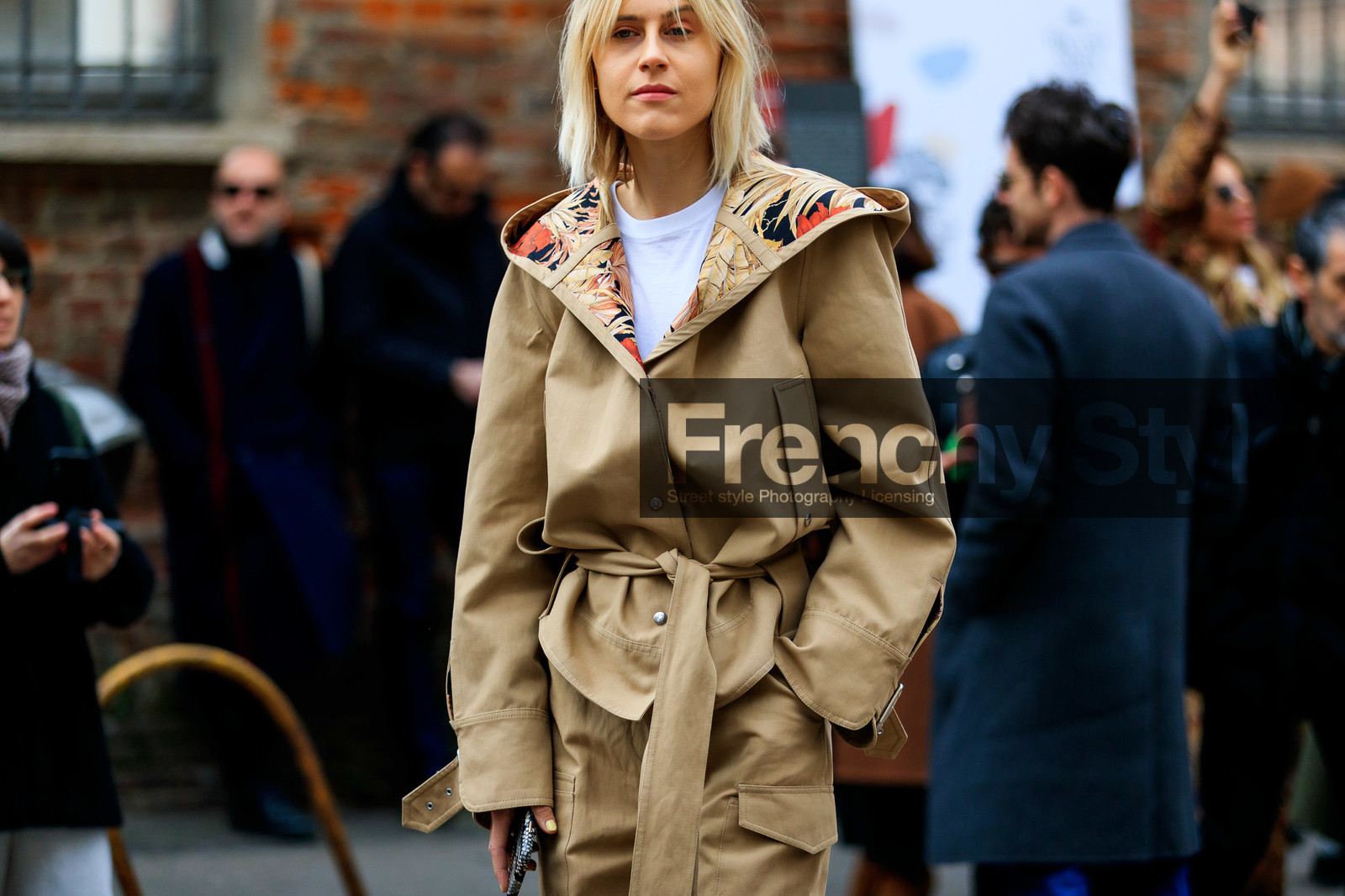 beige jacket, beige pants, linda tol, tone on tone, total look beige, trousers, white t shirt, MILAN, MFW, fashion week, frenchystyle, FW, jonathan paciullo, street style, AUTUMN WINTER 2019-2020, AW 19-20, FALL WINTER 2019-2020, FW 19-20, atmosphere details, detail, horizontal