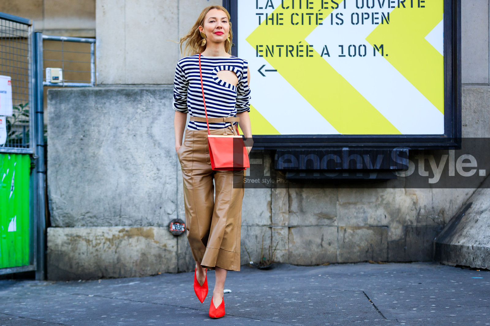 atmosphere details, AUTUMN WINTER 2017-2018, AW 17-18, beige pants, céline, FALL WINTER 2017-2018, fashion week, frenchystyle, full length, FW, FW 17-18, graphic top, high heels, horizontal, jonathan paciullo, leather bag, leather pants, leather shoes, PARIS, PFW, printed top, red bag, red shoes, roberta benteler, street style, striped top, trousers