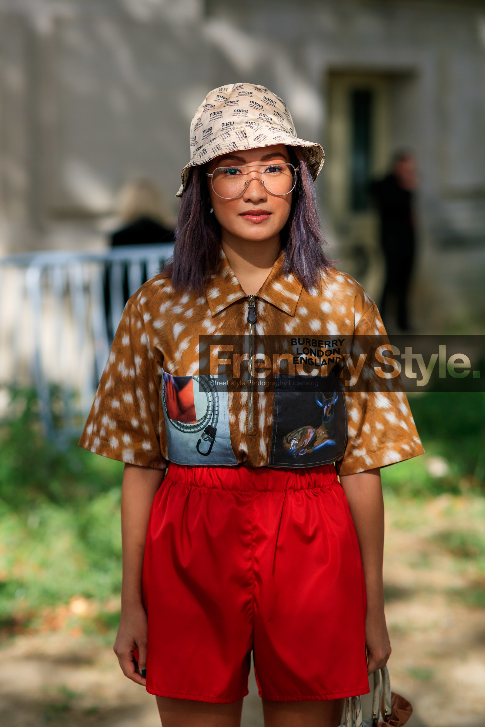 gucci hat, monogrammed hat, beige hat, aviator glasses, metalic frame sunglasses, camel shirt, brown shirt, polka dots shirt, short sleeves shirt, burberry shirt, zipped shirt, animal print shirt, red shorts, prada shorts, PARIS, PFW, SPRING SUMMER 2020, SS 20, fashion week, frenchystyle, FW, jonathan paciullo, street style, vertical, atmosphere details, detail